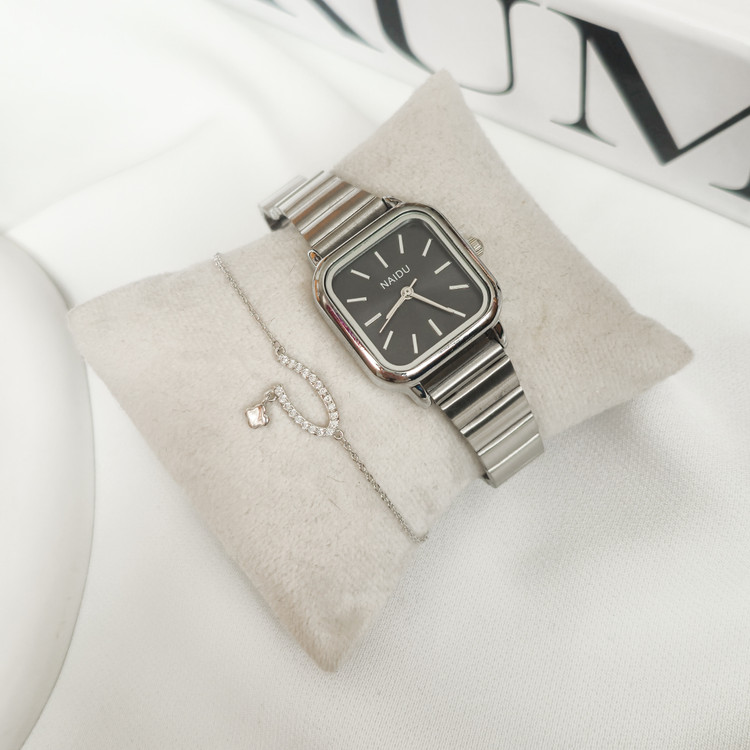 ساعت نایدو مربعی مشکی - نمای 2