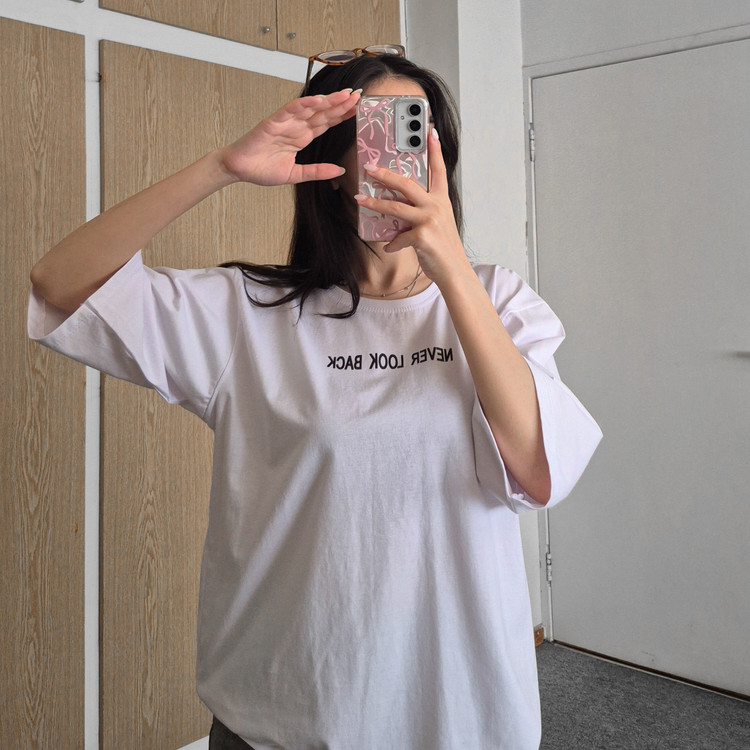 تیشرت باکسی never look back سفید