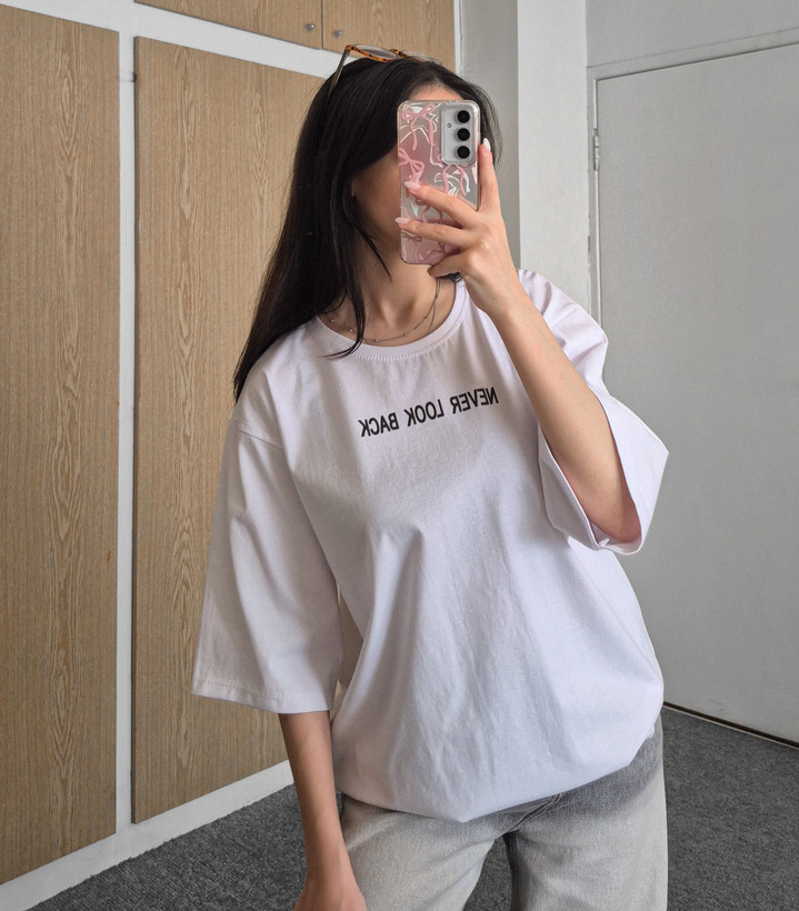 تیشرت باکسی never look back سفید